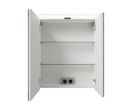 Geöffneter Spiegelschrank mit zwei Glasablagen und Steckdose