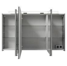 Armoire de toilette ouverte avec étagères en verre et éclairage