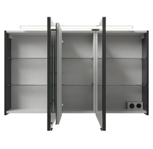 Armoire de toilette ouverte avec étagères en verre et éclairage