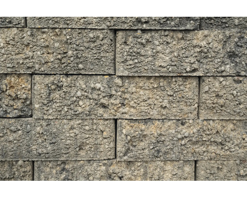 Mauer aus Betonsteinen