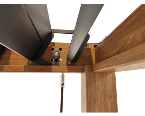 Vue détaillée d''une pergola avec des lamelles et un cadre en bois