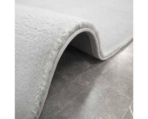 Vue détaillée d''un tapis gris à poils longs