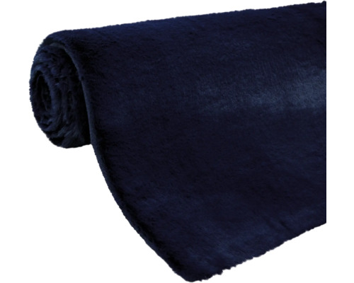 Tissu en fausse fourrure enroulé