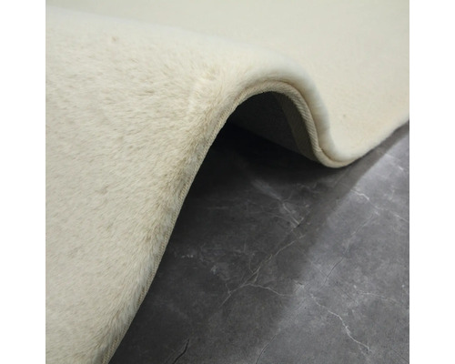 Vue détaillée d''un tapis de couleur claire avec une surface douce