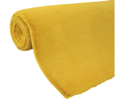 Tissu jaune vendu au mètre, enroulé