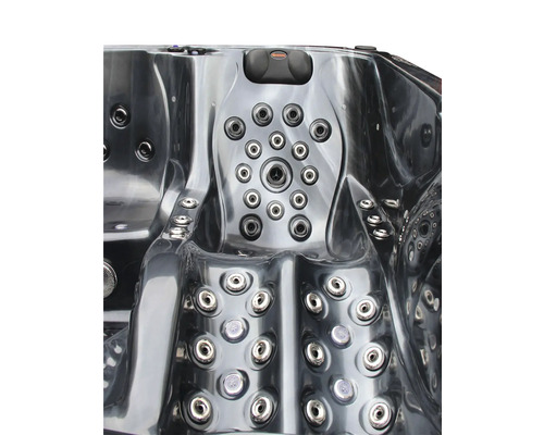 Vue détaillée d''un bain à remous avec jets