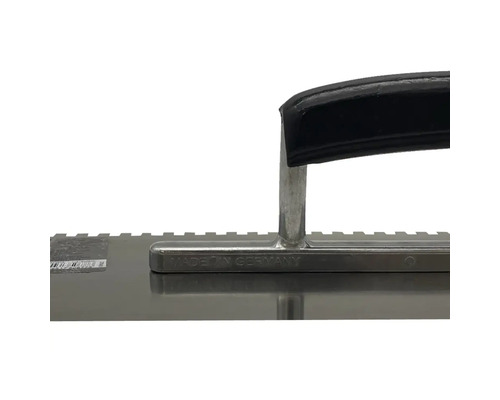 Spatule dentée avec poignée et mention Made in Germany