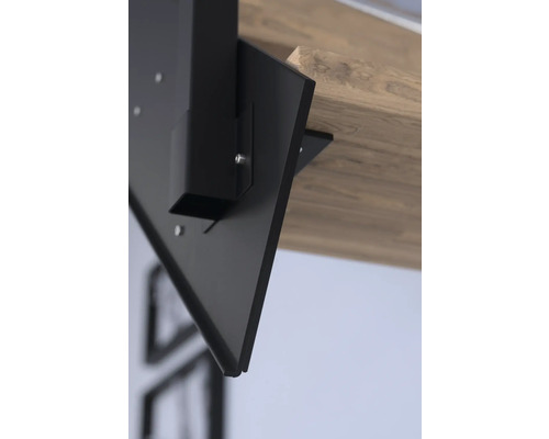 Vue détaillée d''un support de table noir sur un plateau de table