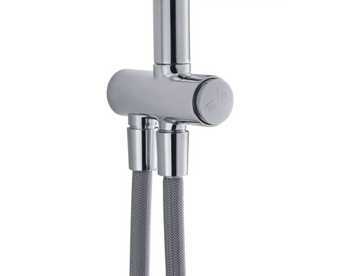 Detailansicht einer Armatur mit flexiblen Schläuchen