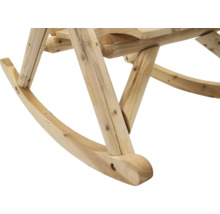 Detailansicht eines Schaukelstuhls aus Holz