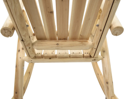 Detailansicht eines Holzstuhls mit Armlehnen