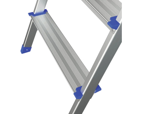 Vue détaillée d''une échelle en aluminium avec marches