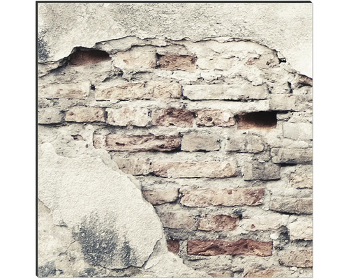 Mur de briques endommagé avec plâtre