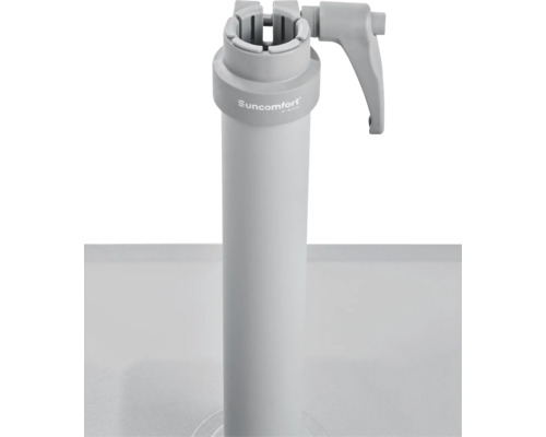 Suncomfort Logo auf einem Sonnenschirmständer