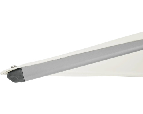 Vue détaillée d''un parasol avec armature métallique