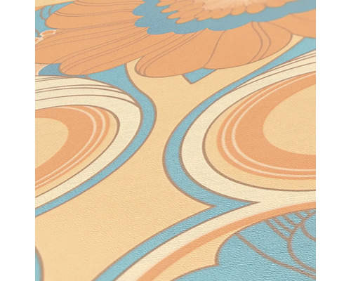 Gros plan d''un papier peint avec des motifs floraux et tourbillonnants