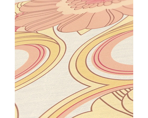 Gros plan d''un papier peint à motifs floraux