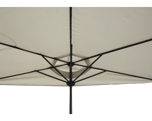Vue intérieure d''un parasol avec armature noire