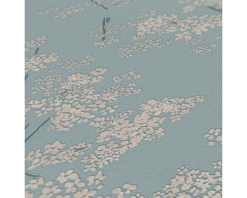 Nahaufnahme einer gemusterten Tapete mit floralem Motiv