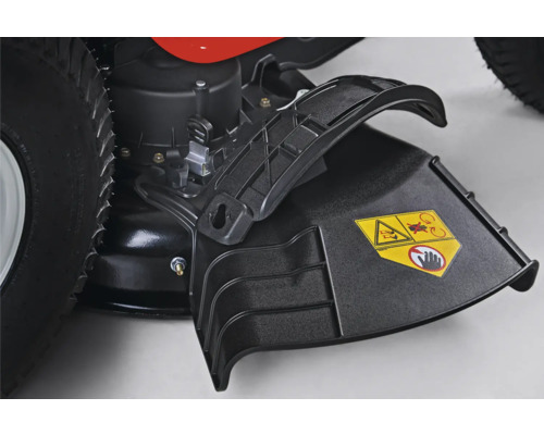 Vue détaillée d''un tracteur de pelouse avec autocollants de sécurité