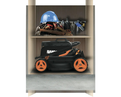 Rangement des outils et de la tondeuse à gazon dans l''étagère