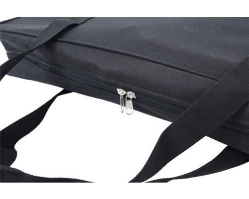 Detailaufnahme einer schwarzen Tragetasche mit Reissverschluss und Tragegurten