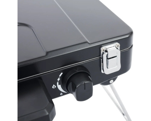 Detailansicht eines tragbaren Gaskochers mit Drehknopf und Verschluss