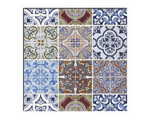 Carreaux avec différents motifs dans le style mosaïque