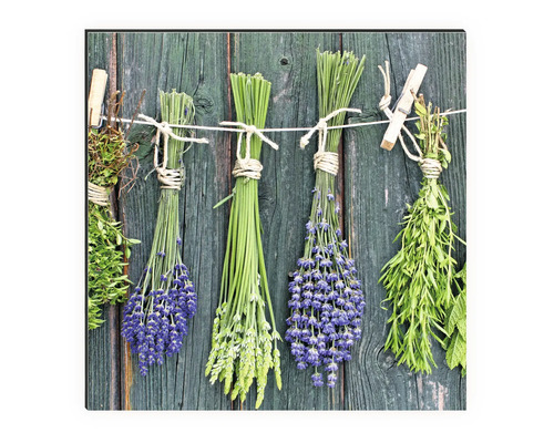 Image murale décorative avec des bouquets d''herbes sur une ligne devant du bois