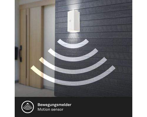 Wandleuchte mit Bewegungsmelder an Hauswand
