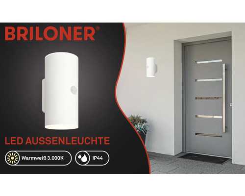 Briloner Logo. LED Aussenleuchte mit Bewegungsmelder neben einer Haustür.