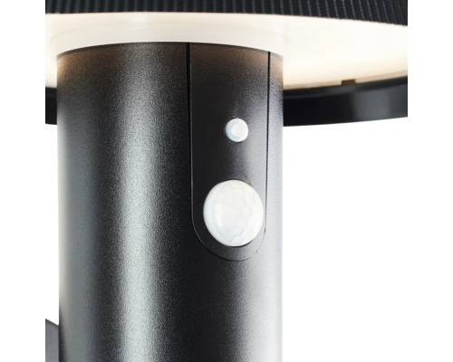 Detailaufnahme einer Aussenleuchte mit Bewegungsmelder