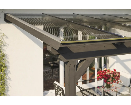 Terrassenüberdachung aus Holz mit transparenten Polycarbonatplatten