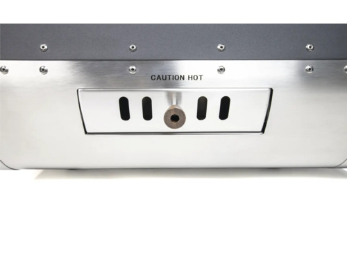 Detailansicht eines Grills mit Warnhinweis Heiß.