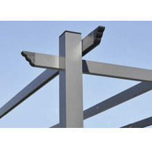 Detailansicht einer grauen Pergola Konstruktion.