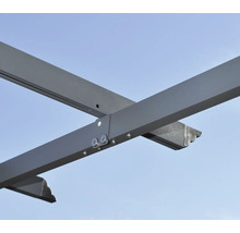 Detailaufnahme eines Pergola-Rahmens aus Aluminium