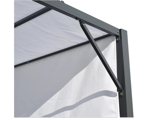 Détail d''un pavillon avec cadre métallique et panneaux latéraux en tissu