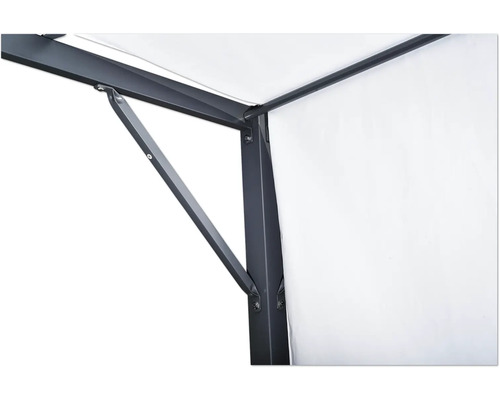 Vue détaillée d''un pavillon avec cadre métallique et parois latérales en tissu