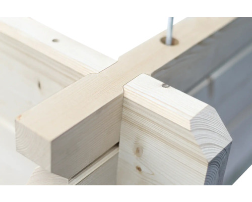 Detailansicht einer Holzkonstruktion mit Eckverbindungen