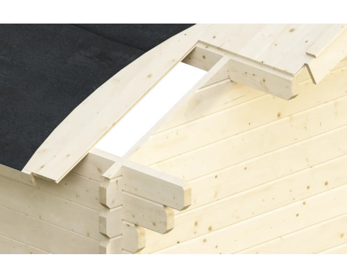 Detailansicht eines Gartenhauses mit Holzwand und Dachkonstruktion