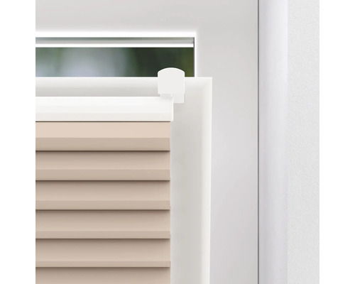 Vue détaillée d''un store plissé sur une fenêtre