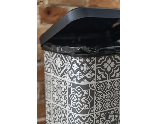 Poubelle avec couvercle ouvert et motif