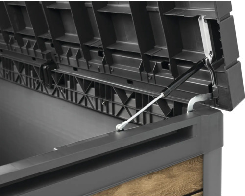 Vue détaillée d''un coffre de rangement ouvert avec vérin à gaz