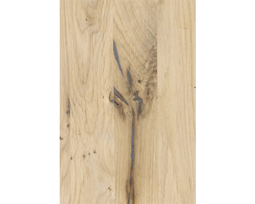 Detailaufnahme einer Holzplatte mit Maserung
