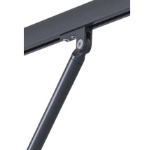 Gros plan sur un joint articulé sur un store