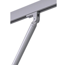 Vue détaillée d''une charnière de portail avec fixation sur un rail.