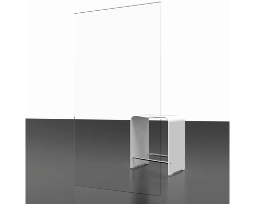 Freistehende transparente Schutzwand neben einem Hocker