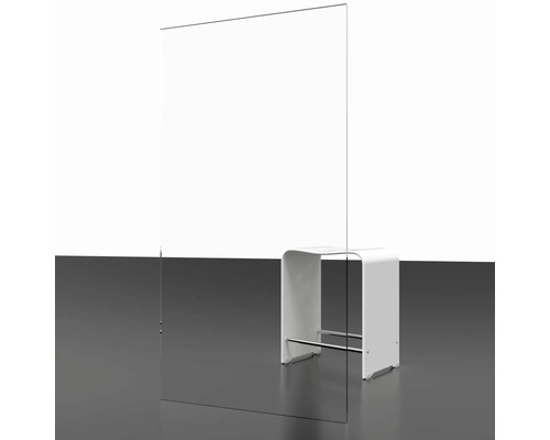 Freistehende Acrylglasscheibe als Hustenschutz neben einem weißen Hocker