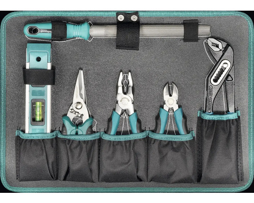 Werkzeugsatz mit Schraubendreher, Wasserwaage und Zangen in einer Werkzeugtasche