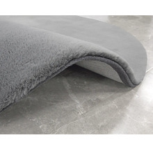 Vue détaillée d''un tapis gris avec une surface douce